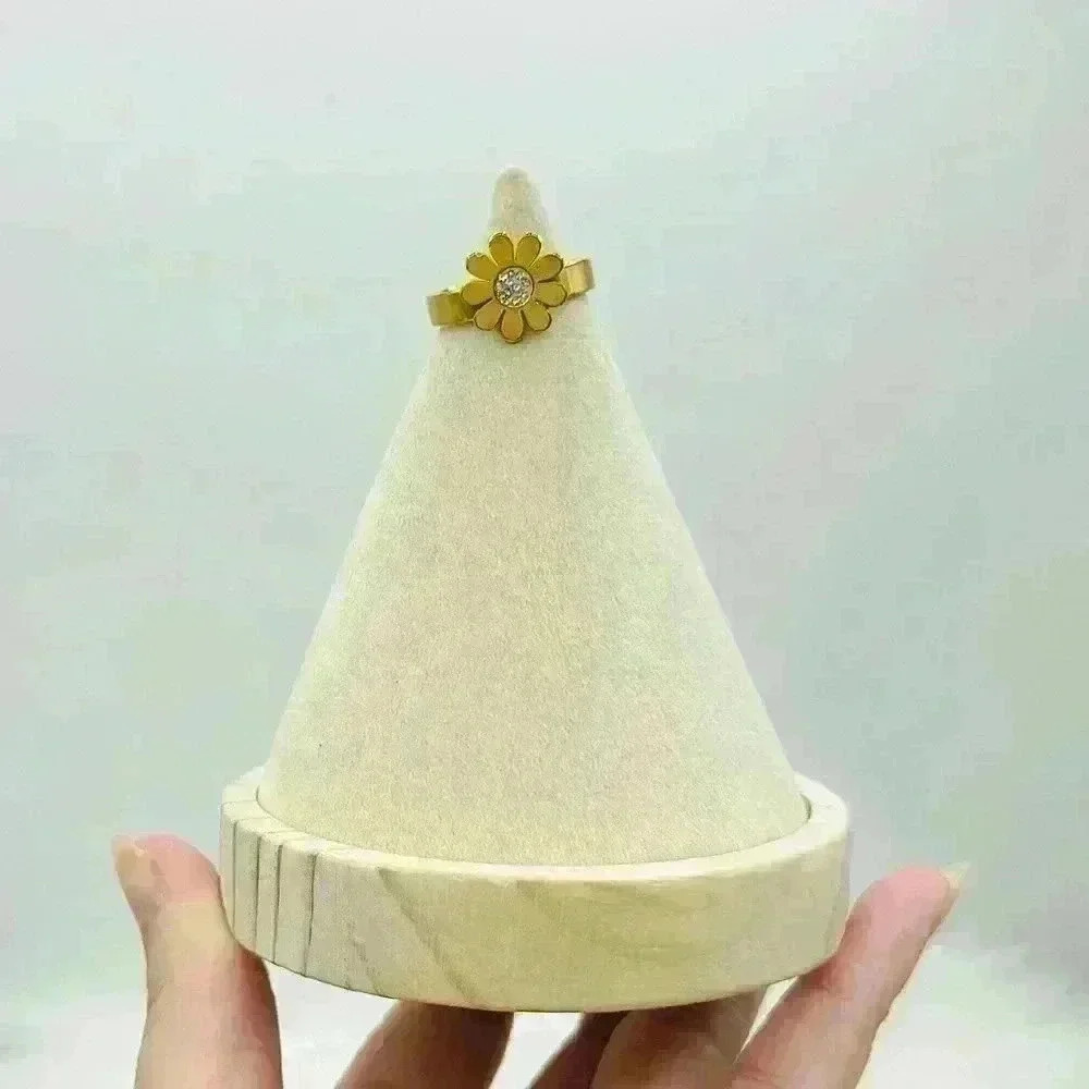 Golden Daisy Statement Ring Size 8 - Picture 2 of 7